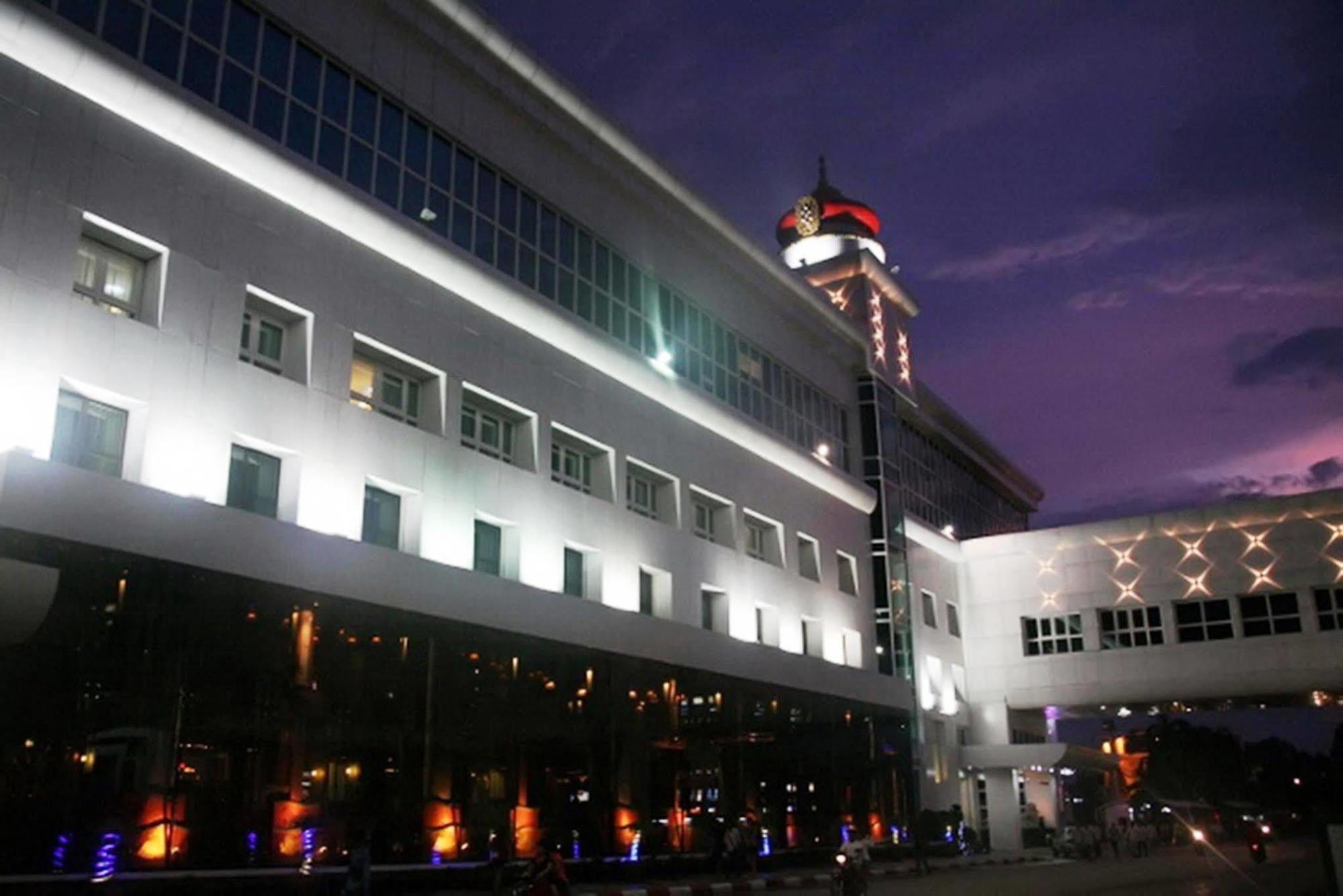 Grand Diamond City Hotel & Casino Poipet Esterno foto